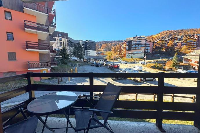 1 table avec 3 chaises