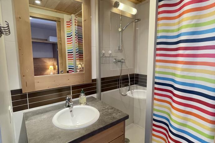 Salle d'eau de la chambre parentale