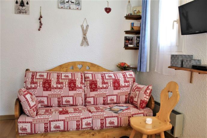 Canapé-lit dans la pièce de vie