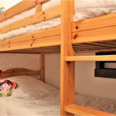 Lits superposés dans l'entrée 