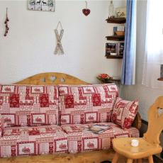 Canapé-lit dans la pièce de vie